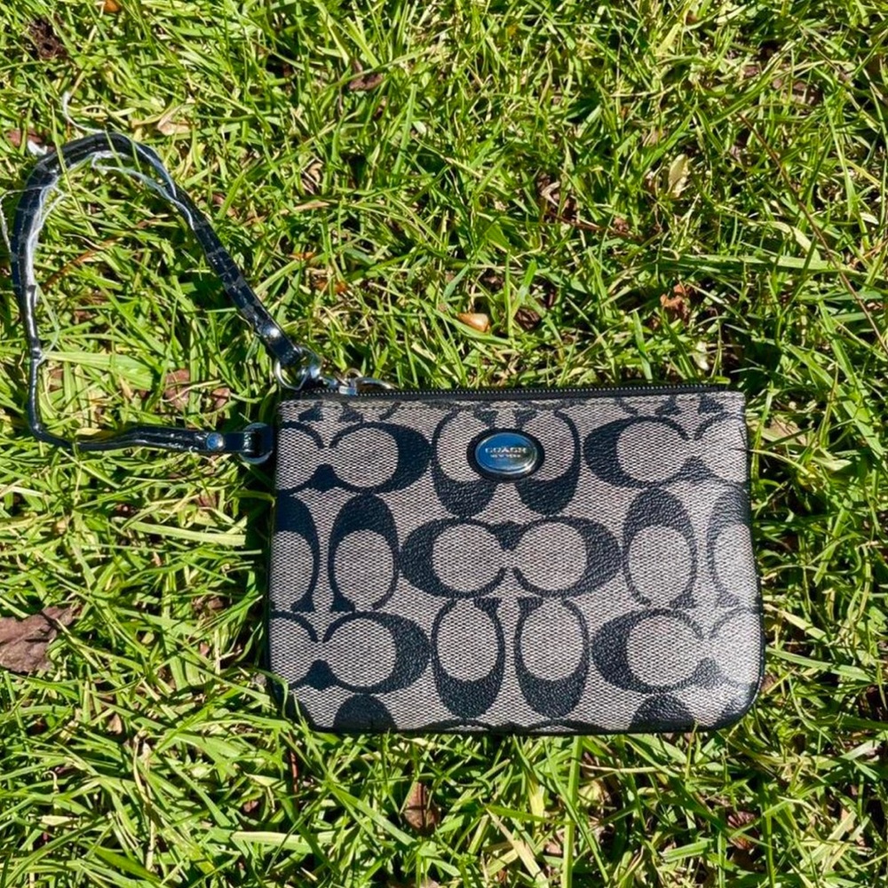 COACH WRISTLET!